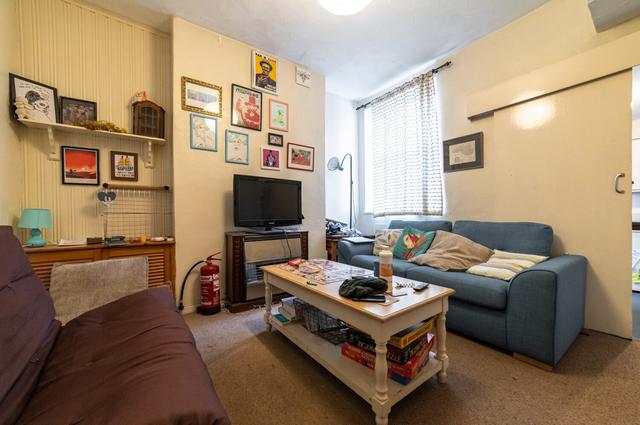 3 bed house — Allensbank Road, Heath