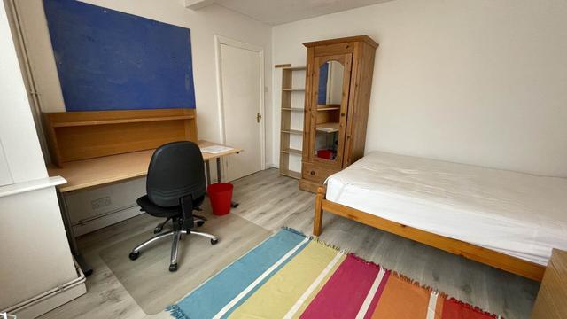 4 bed house — Aldershot Road, Guildford