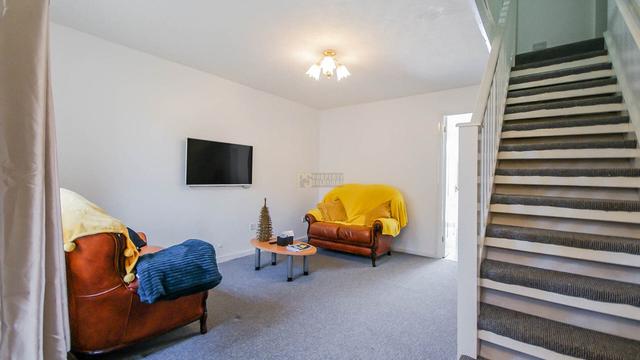 4 bed house — Gray Street, City Centre