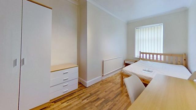 6 bed house — Broadway, Treforest