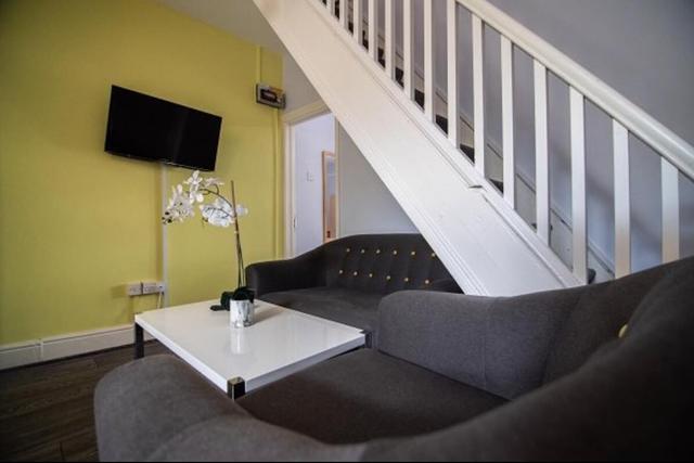 2 bed apartment — Junction Road, Ecclesall