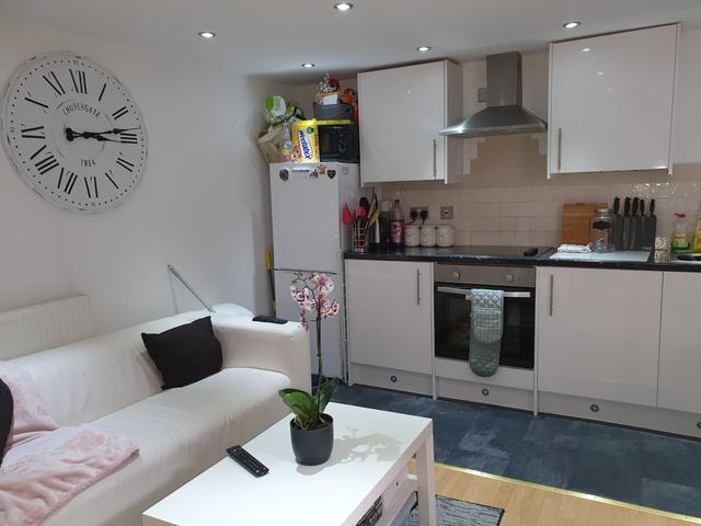 1 bed apartment — Ash Road, Headingley