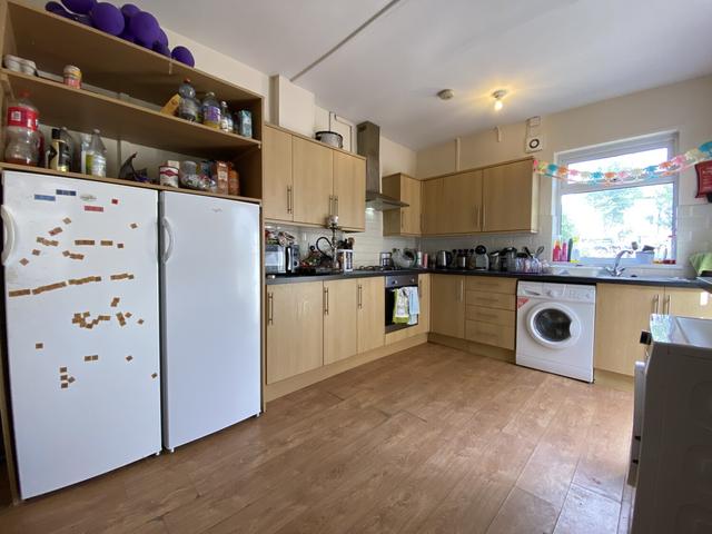 4 bed house — Mackintosh Place, Roath