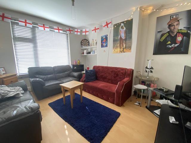 4 bed house — Colgate Crescent, Fallowfield