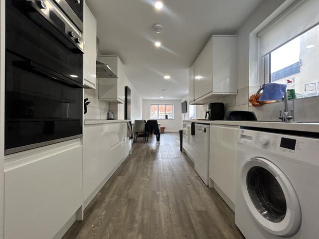 7 bed house — Rhymney Street, Cathays