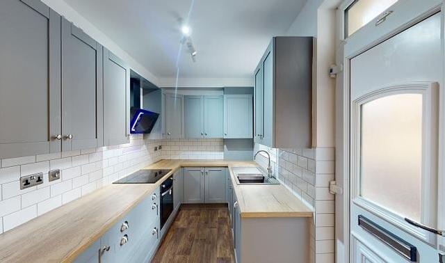 7 bed house — Sharrow Vale Road, Ecclesall