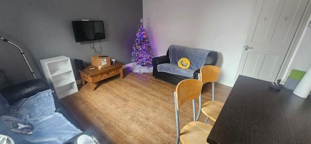 2 bed house — Harold Street, Hyde Park