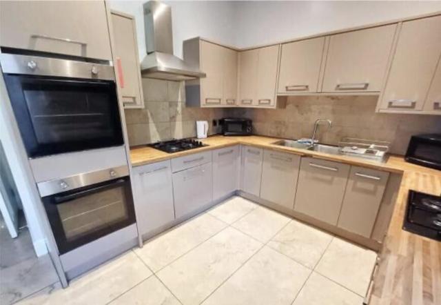 8 bed house — Edmund Road, Highfield
