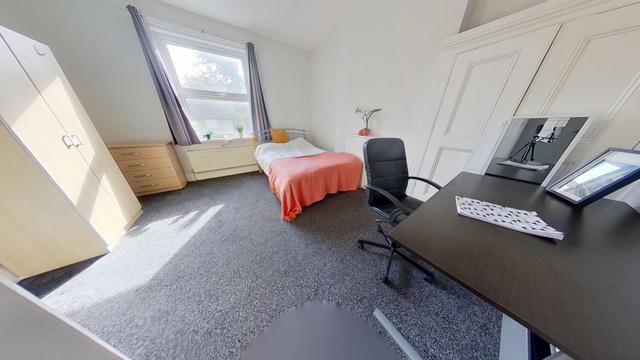 5 bed house — Beeston Road, Dunkirk