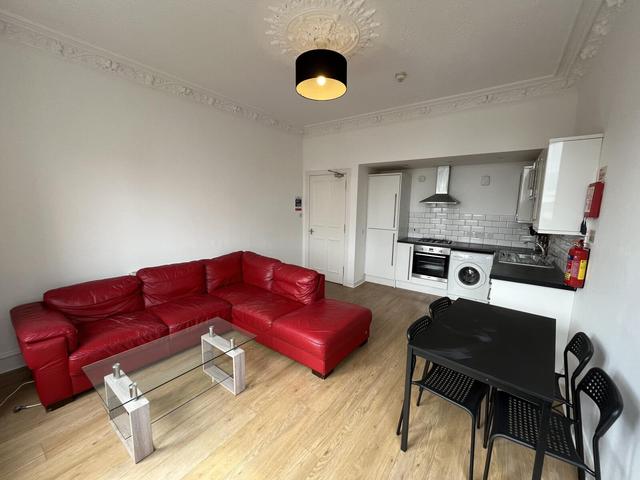 3 bed apartment — Dundee, West End
