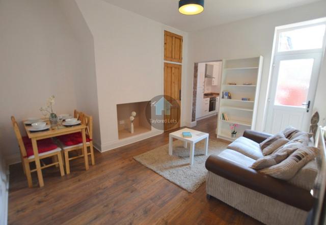 2 bed apartment — Warton Terrace, Heaton