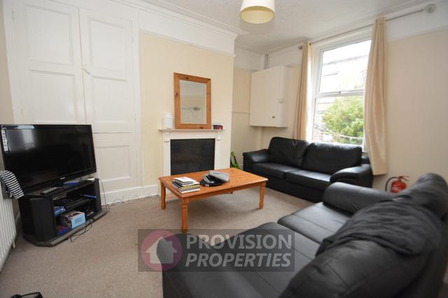 5 bed house — Delph Mount Leeds, Woodhouse