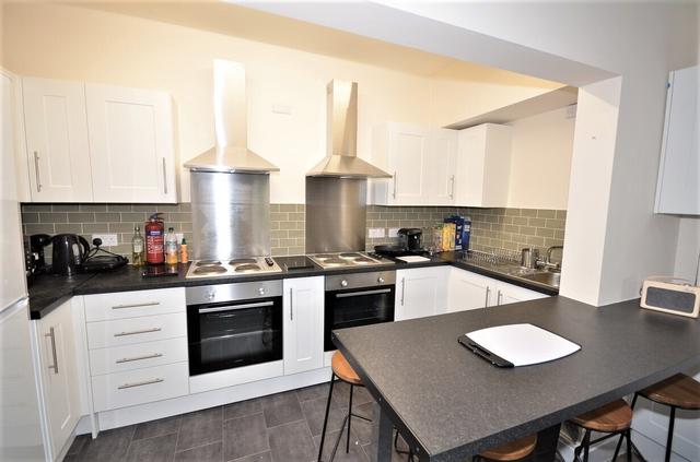7 bed house — Thompson Road, Ecclesall