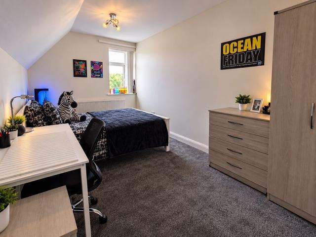 4 bed apartment — Middleton Boulevard, Wollaton