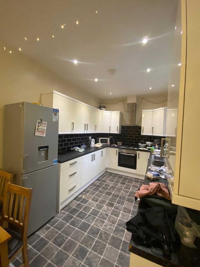5 bed house — Albion Road, Fallowfield