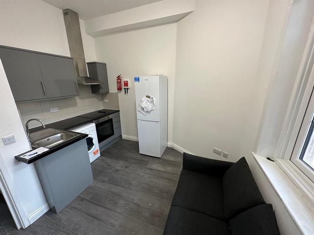 2 bed apartment — High Street, Flat 1, Town Centre