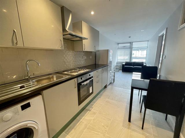 1 bed apartment — Heaton Road, Heaton