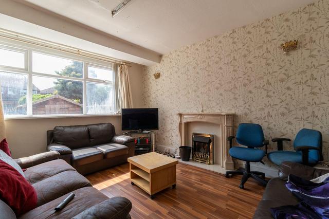 4 bed house — Eden Drive, Burley