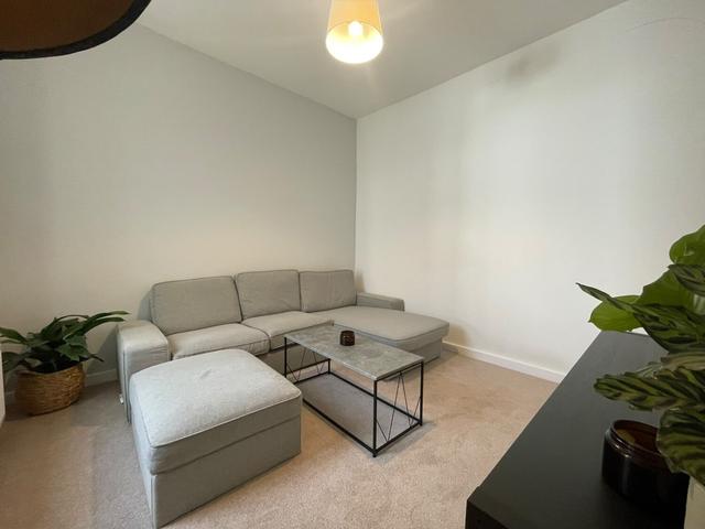 5 bed house — Augusta Street, Adamsdown