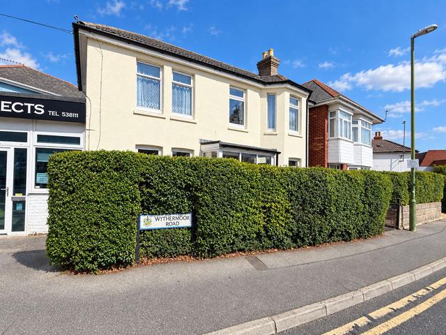 5 bed house — Withermoor Road, Winton