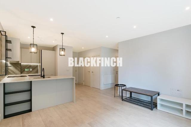 2 bed apartment — Memorial Avenue, Slough