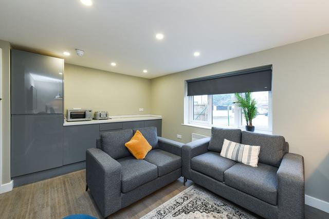 3 bed apartment — Fletcher Road, Beeston