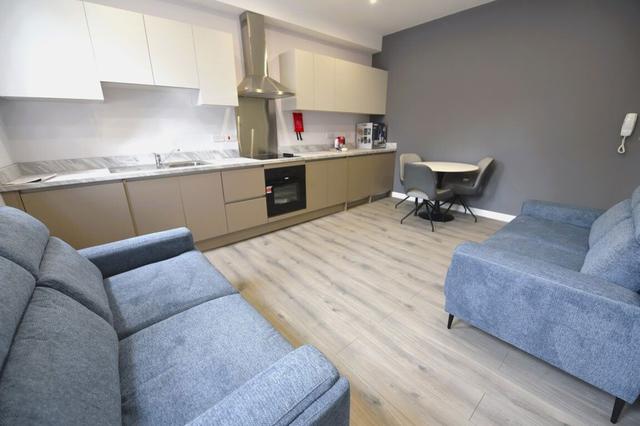 3 bed house — Cardigan Road, Headingley