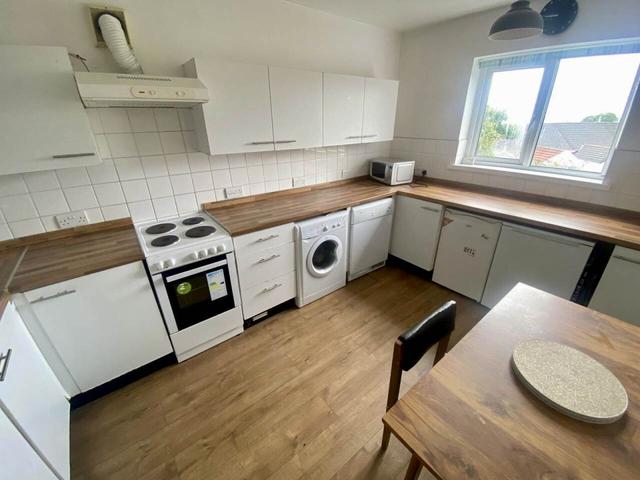 3 bed apartment — Glanmor Road, Uplands