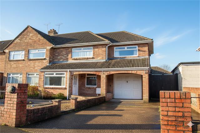 5 bed house — Raleigh Road, Wallisdown