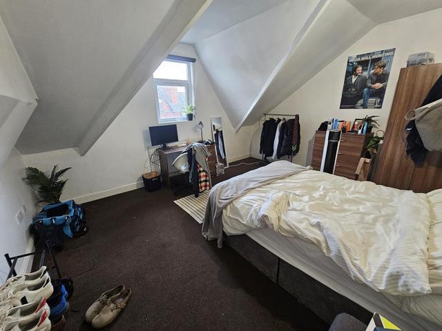 7 bed house — Chestnut Avenue, Hyde Park