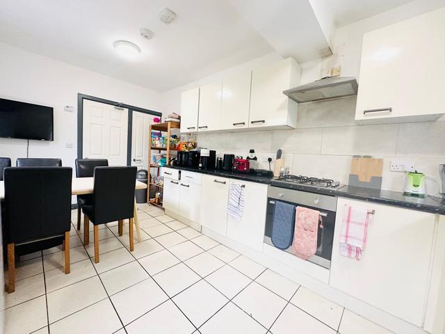 6 bed house — Teversal Avenue, Lenton