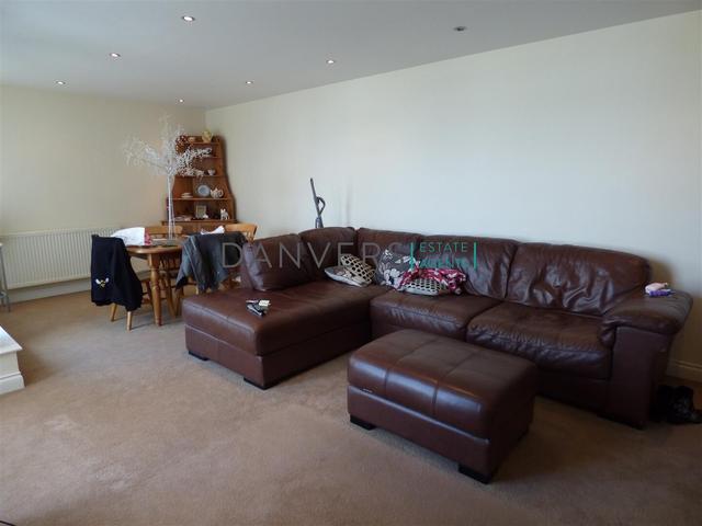 1 bed apartment — Watkin Road, City Centre