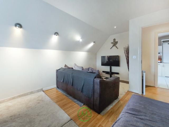 2 bed apartment — Augusta Court London, Hendon