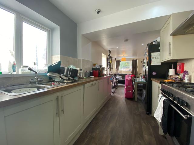 5 bed house — Planet Street, Adamsdown