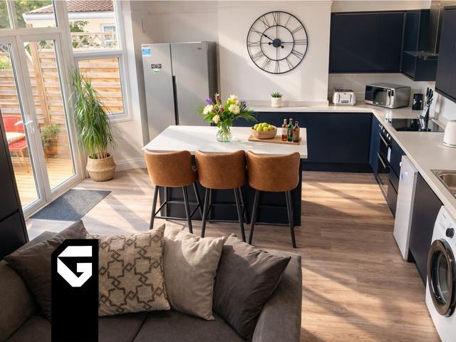 5 bed house — Staple Hill Road, Fishponds