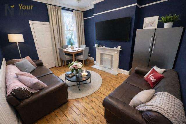 7 bed house — Ash Grove, Hyde Park