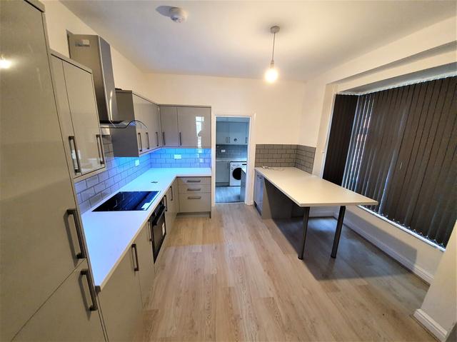 5 bed house — Cranbrook Avenue, Newland