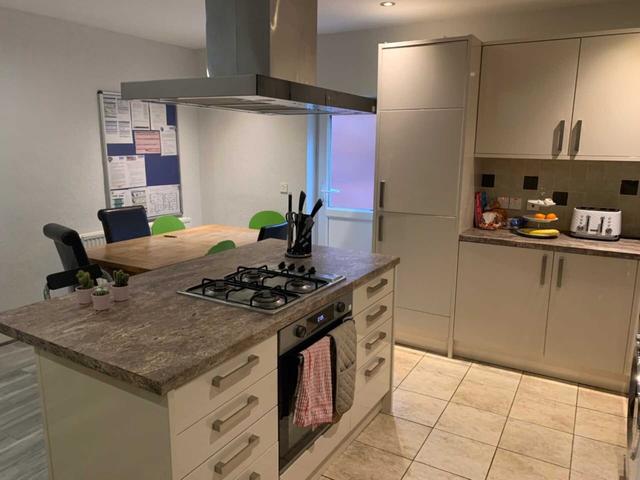 6 bed house — Arnfield Road, Withington