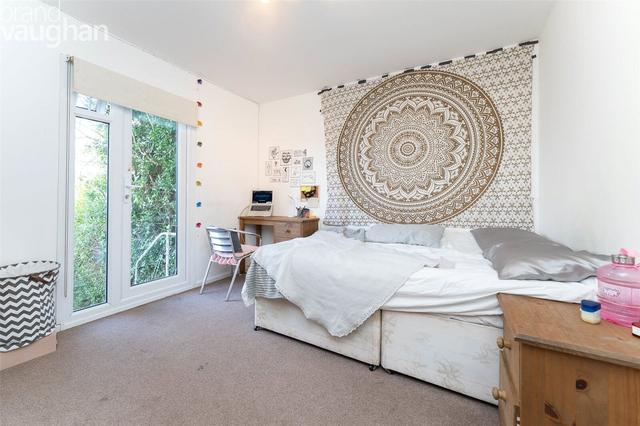 5 bed house — Staplefield Drive, Moulsecoomb