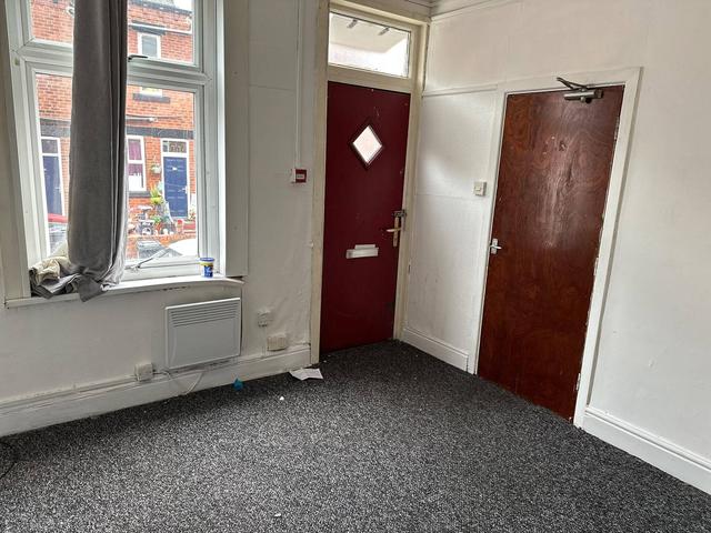 1 bed apartment — Stratford Avenue, Beeston