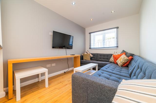 7 bed house — Richards Street, Cathays