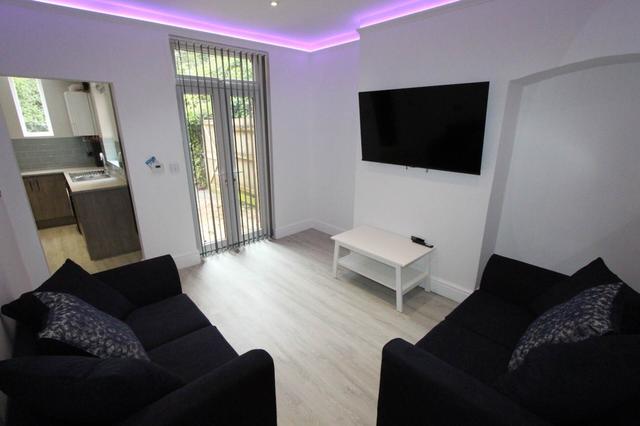 4 bed house — Chestnut Street, Golden Triangle