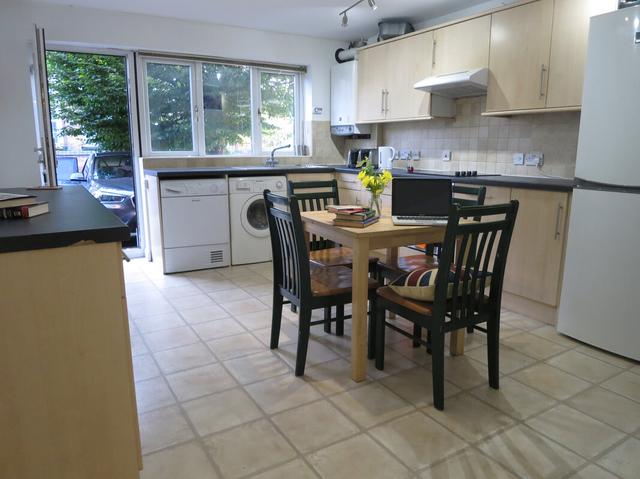 4 bed house — Avon Gardens, West Bridgford