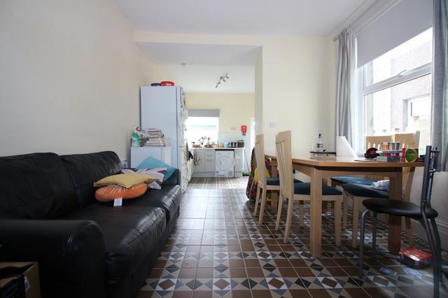 5 bed house — Monthermer Road, Cathays