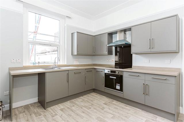 5 bed house — Henleaze Road, Southmead