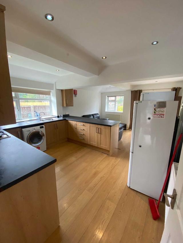 5 bed house — Heyscroft Road, Withington