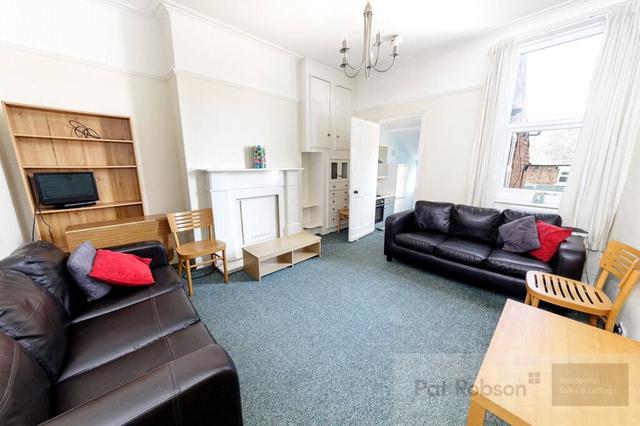 3 bed apartment — Newlands Road, Jesmond