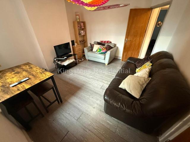 4 bed house — Wyeverne Road Cathays, Cathays