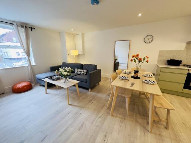 2 bed apartment — Includes All Bills, City Centre