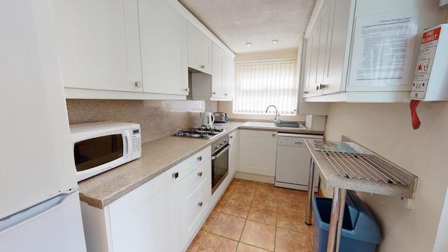 3 bed house — Springvale Road, Crookesmoor